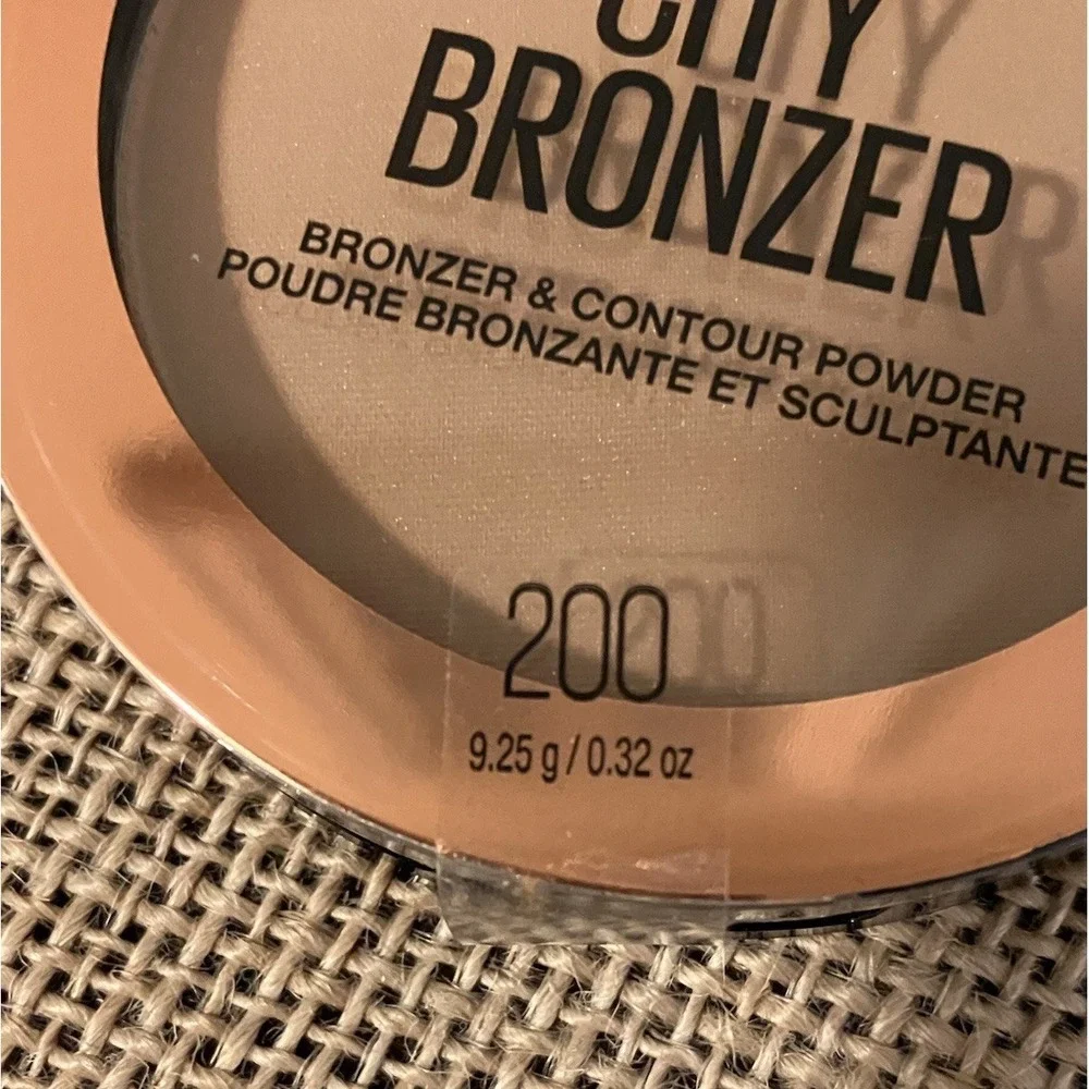 Maybelline City Bronzer Contour Powder Makeup Shade 200, 0.32 oz